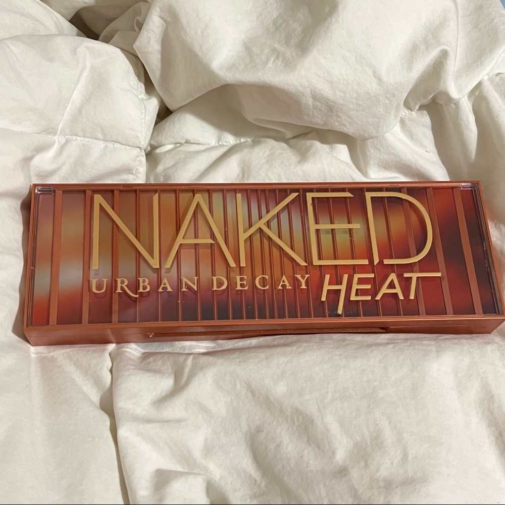 Urban Decay Naked HEAT eyeshadow palette - 12 shades